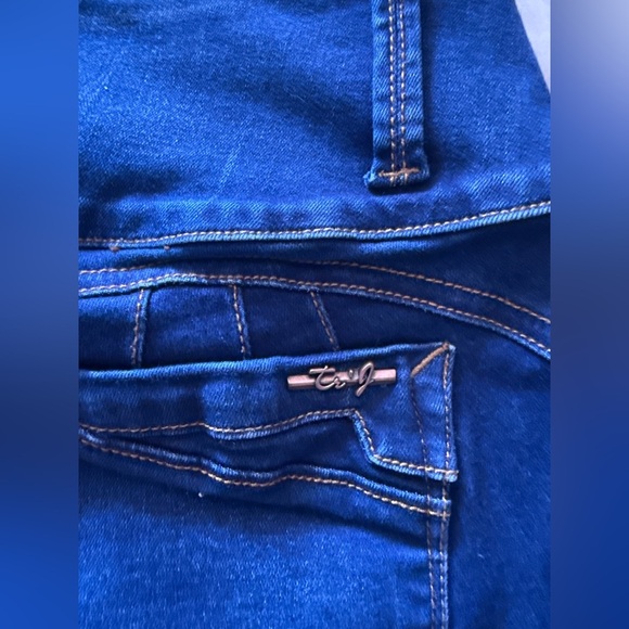 Tri'J Blue Denim Jeans - Picture 5 of 11